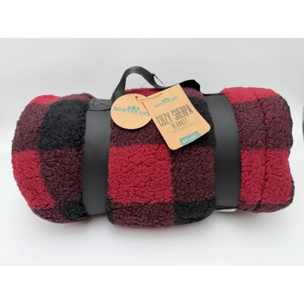 NWT Northeast Outfitters Cozy Black Red Plaid Sherpa‎ Blanket 50x60 Christmas
